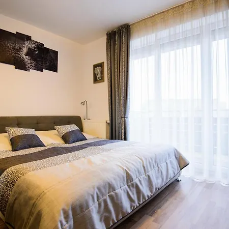 Beatrice Apartment *